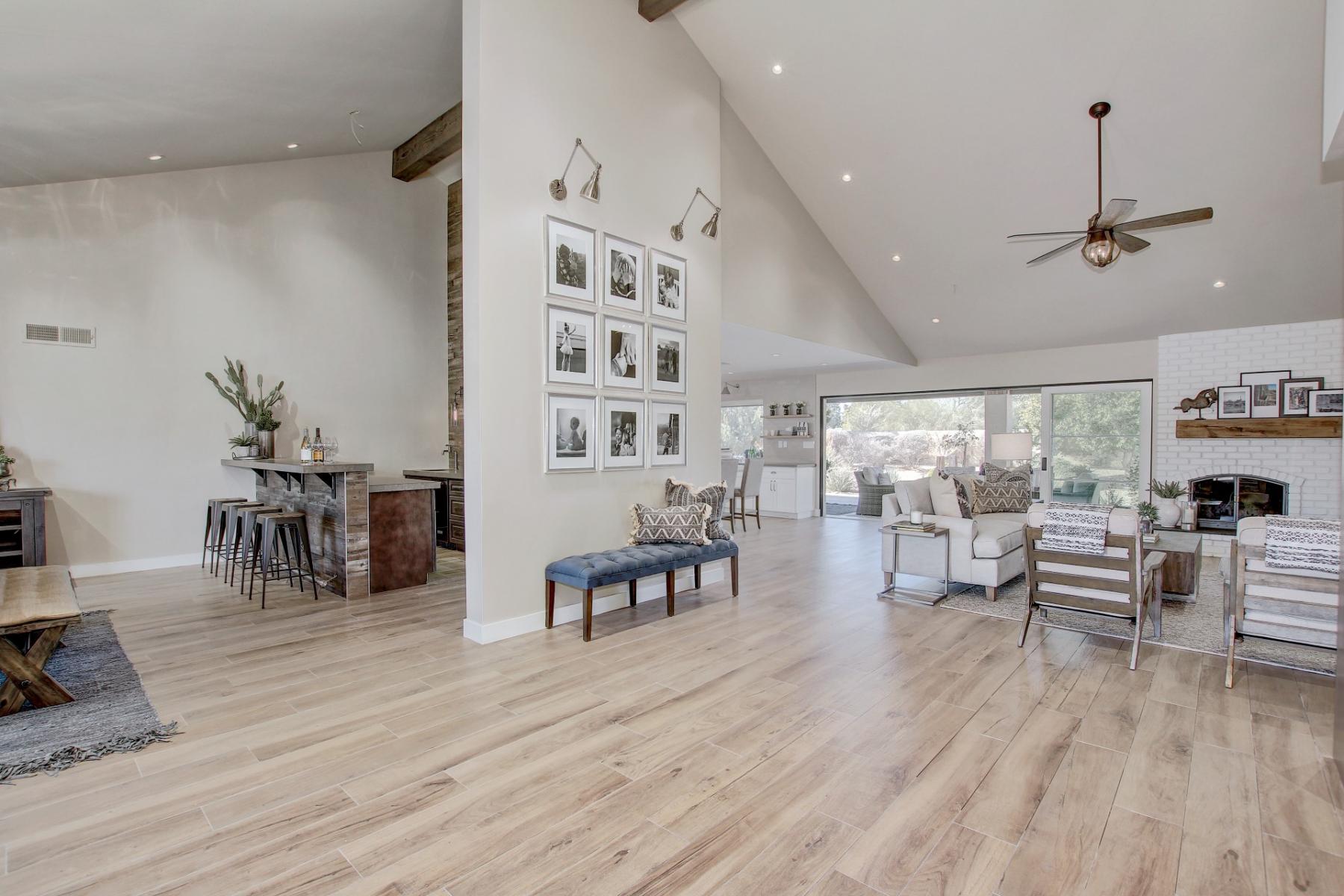  : Cactus Corridor Farmhouse : CASA DEL REY HOMES