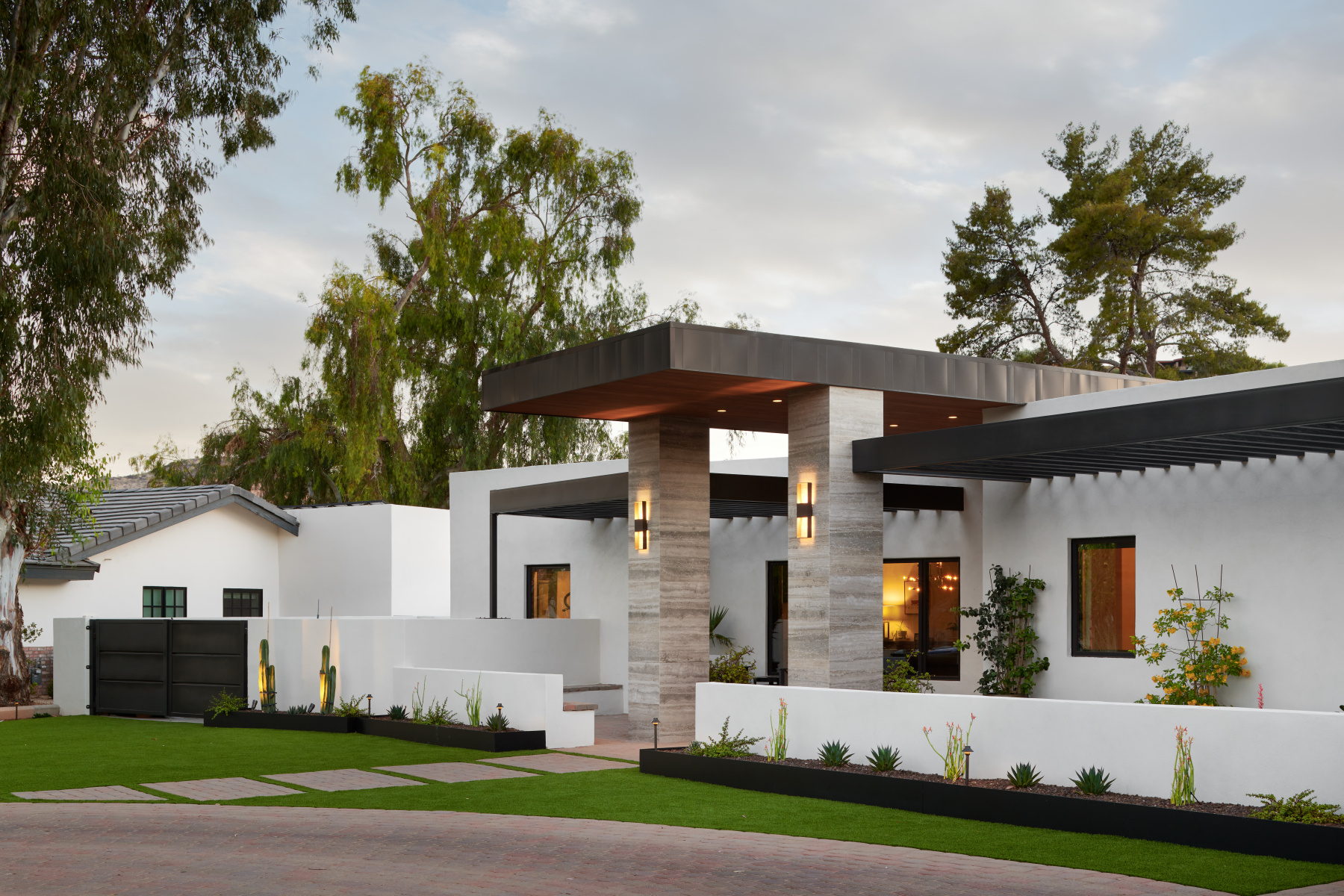  : Moon Valley Modern : CASA DEL REY HOMES