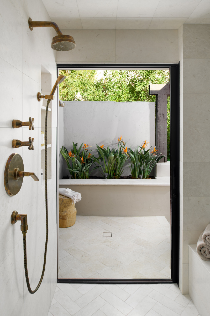  : Camelback Bathroom : CASA DEL REY HOMES